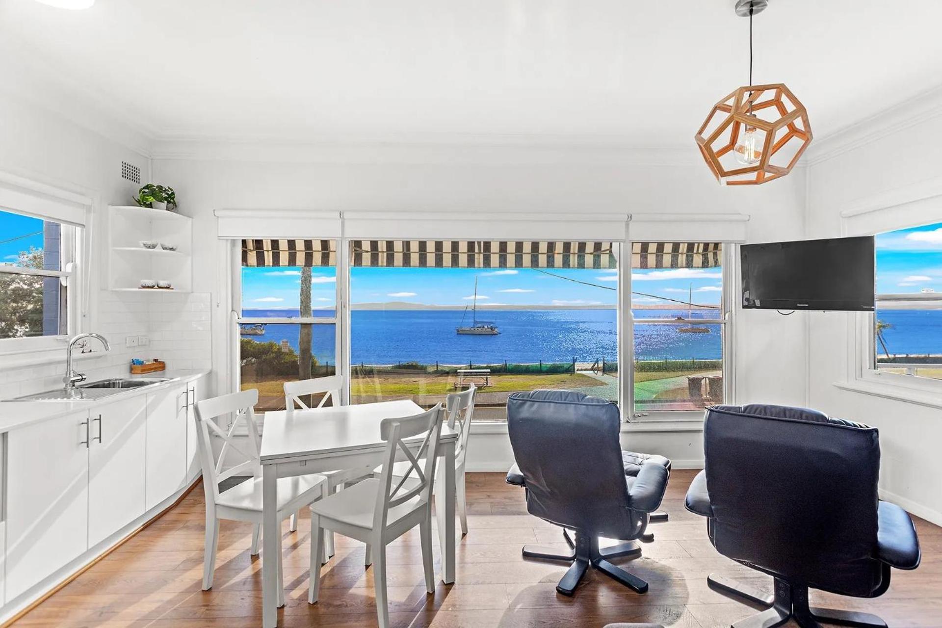 Apartment Bayside 6, 21 Victoria Pde - Sensational Water Views, Linen *