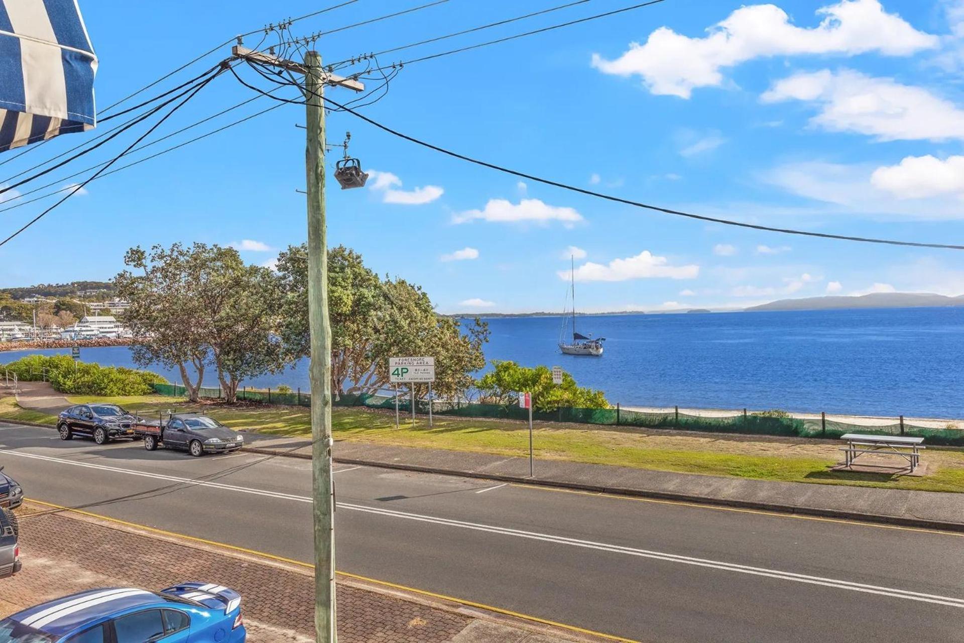 Apartment Bayside 6, 21 Victoria Pde - Sensational Water Views, Linen *